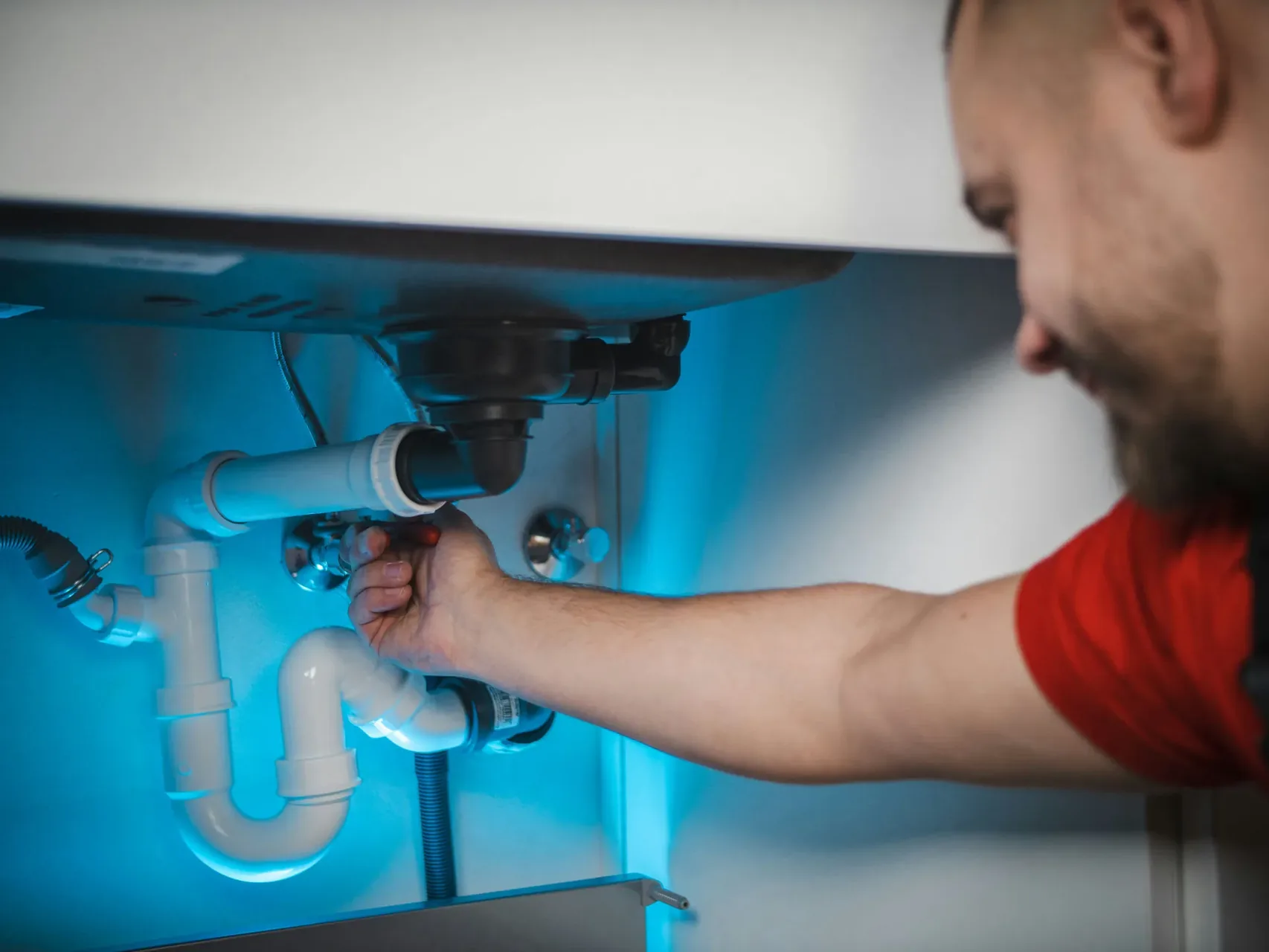 Instalación de tuberías nuevas en vivienda de Gijón conforme a normativa CTE
